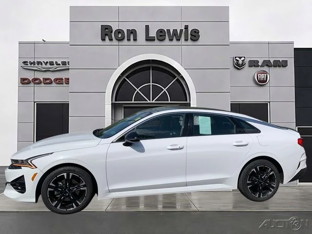 Used 2024 White Kia GT-Line image 1