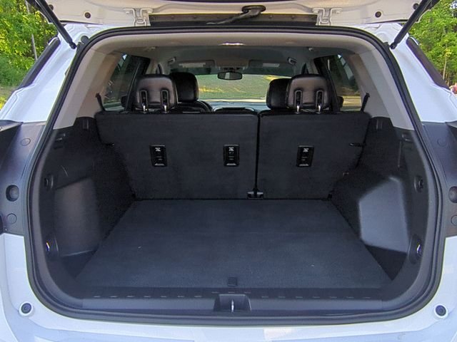 Used 2019 White GMC SLT image 23