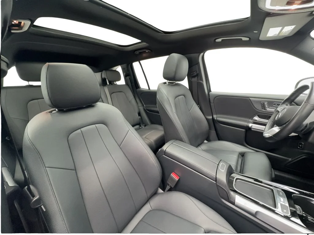 Used 2025 Black Mercedes-Benz GLB 250 image 26