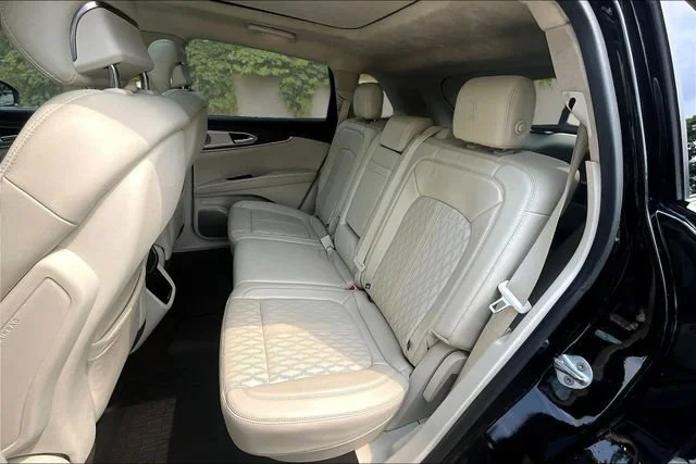 Used 2020  Lincoln Black Label image 21