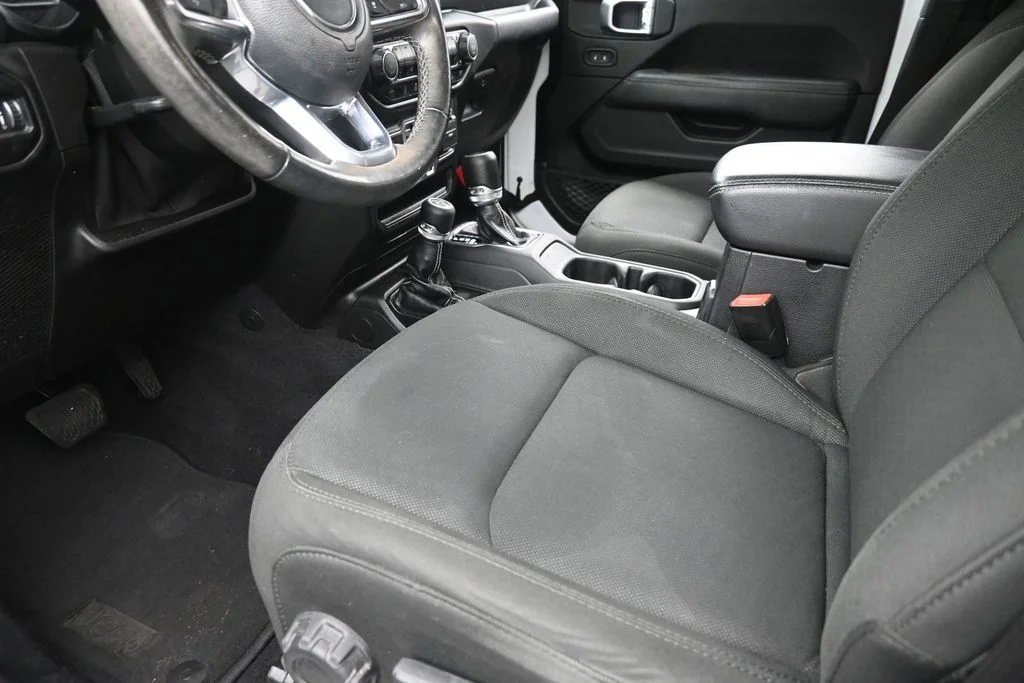 Used 2019 White Jeep Unlimited Sahara image 16