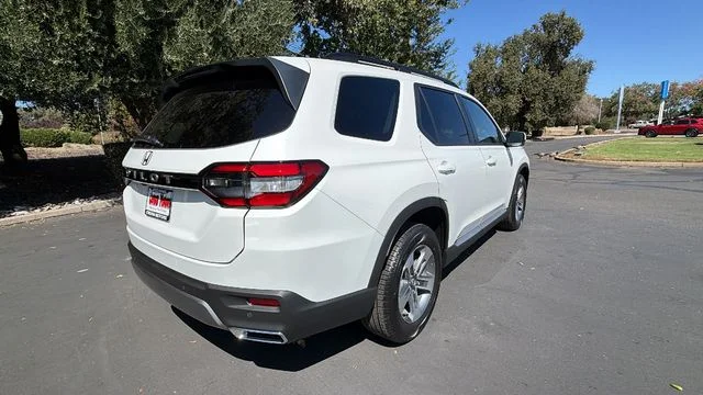 New 2026 Platinum White Pearl Honda 2WD EX-L image 4