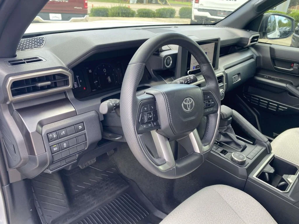 Used 2025 White Toyota SR5 image 22