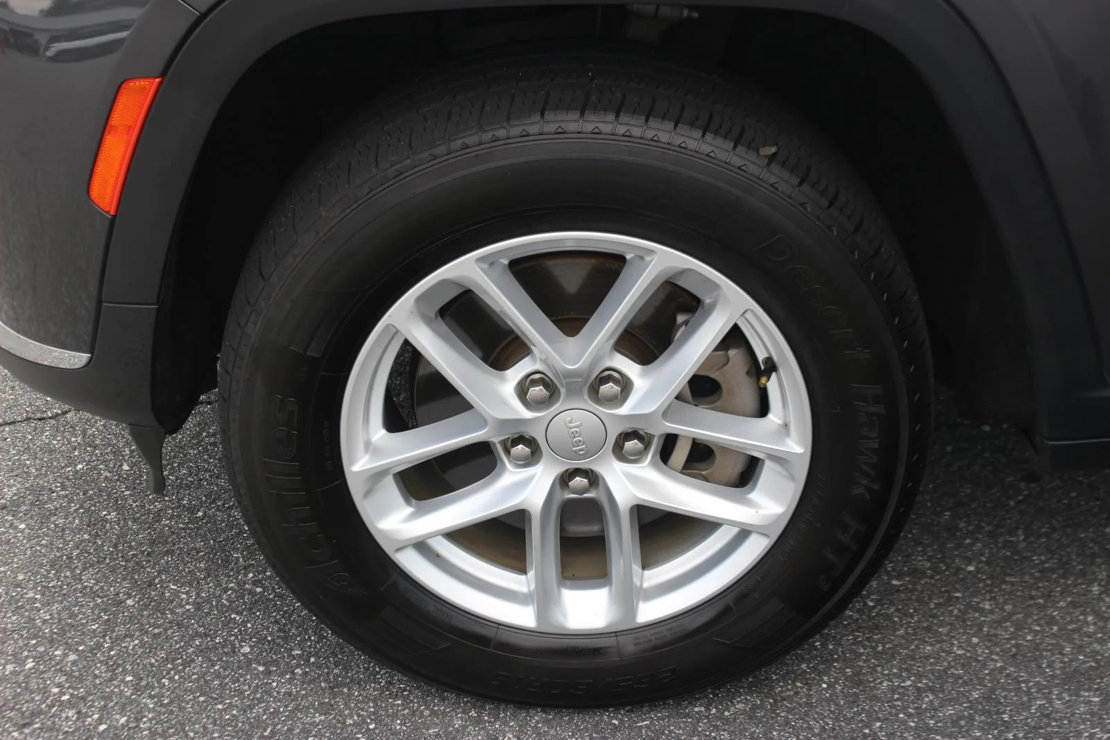 Used 2022 Gray Jeep Laredo image 40