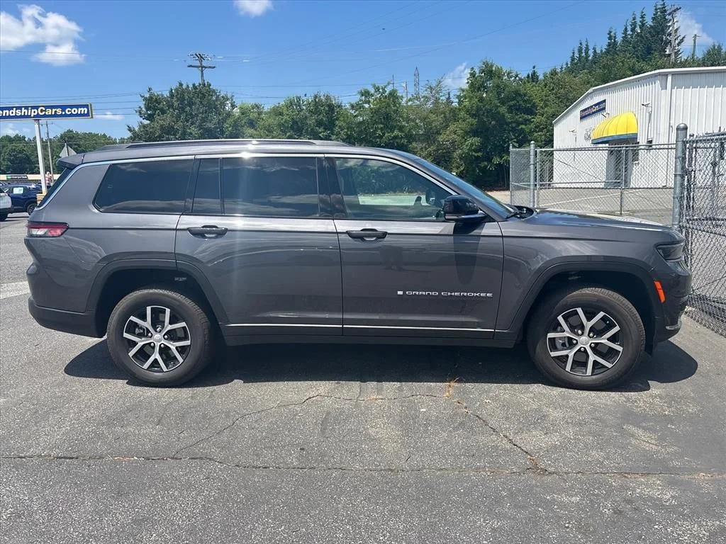 Used 2025 Gray Jeep Limited image 12