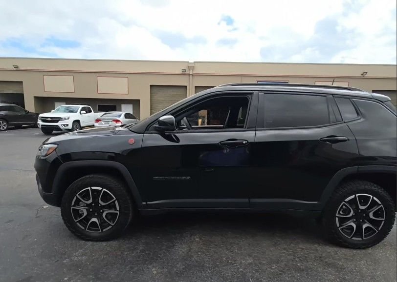 Used 2024 Black Jeep Trailhawk image 3