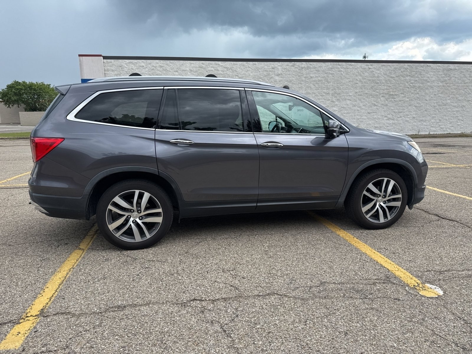 Used 2018 Modern Steel Metallic Honda Touring image 19