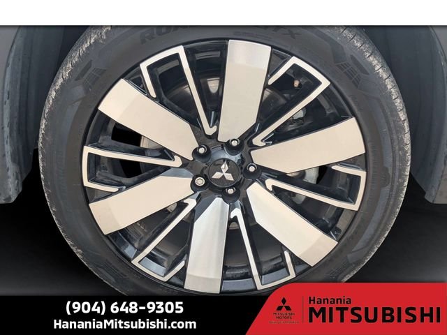 Used 2025 White Mitsubishi SE image 11