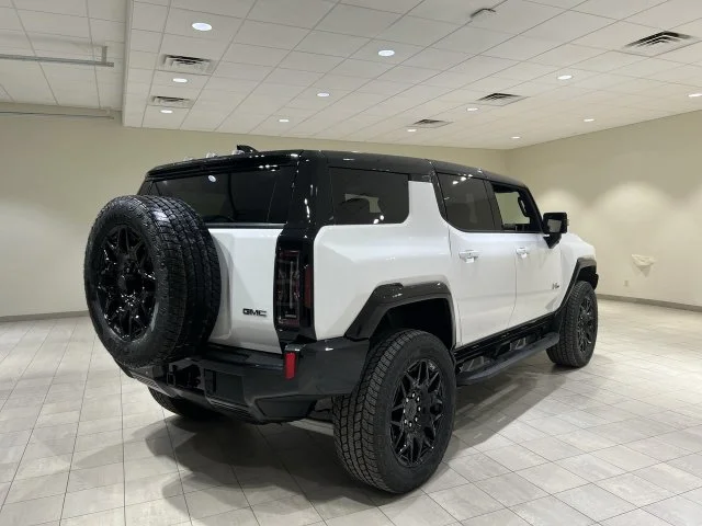 Used 2025 White GMC 2X image 5