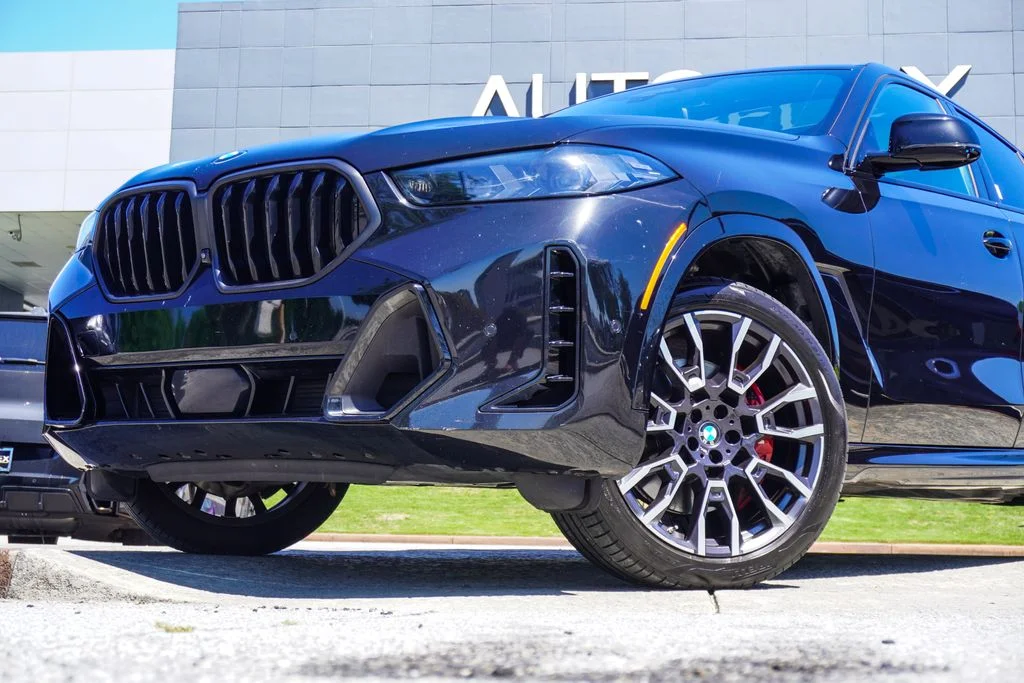 Used 2024 Black BMW xDrive40i image 2
