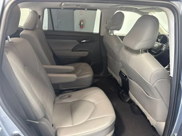 Used 2021  Toyota XLE image 25