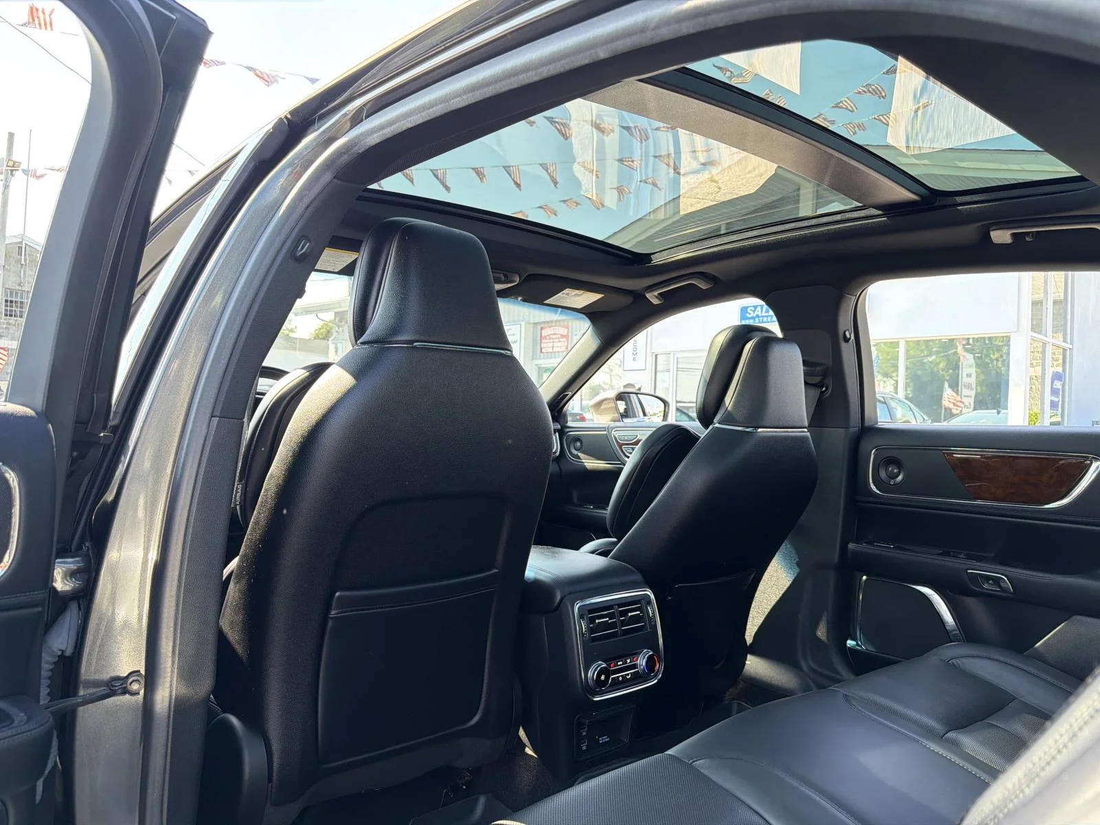Used 2018 Gray Lincoln Reserve image 29