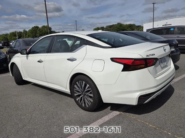 Used 2024 White Nissan 2.5 SV image 3