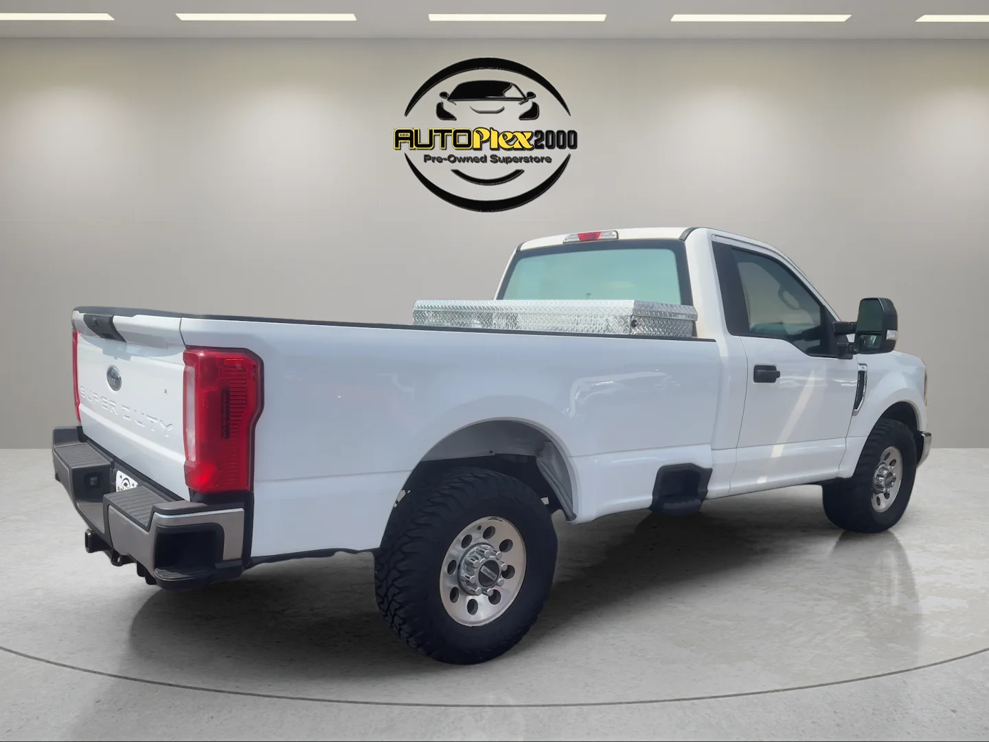 Used 2018 White Ford XL image 7