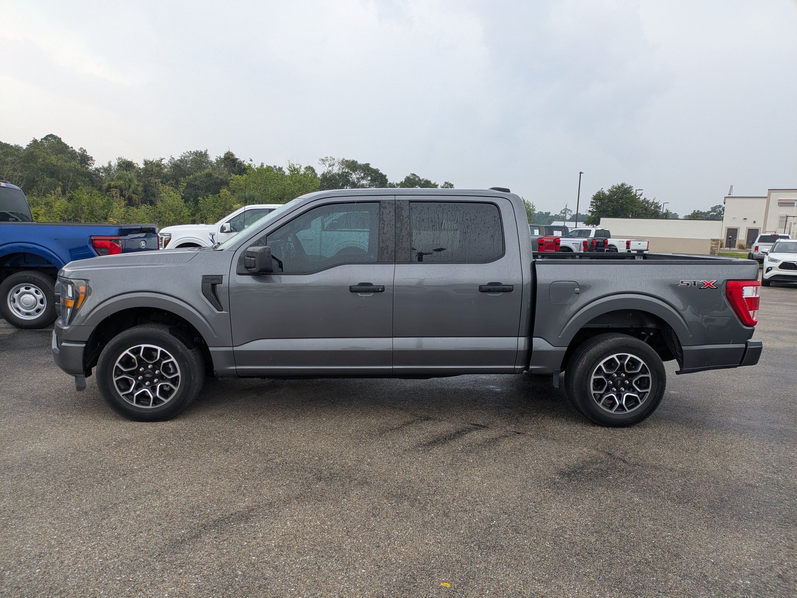 Used 2023  Ford XL image 7