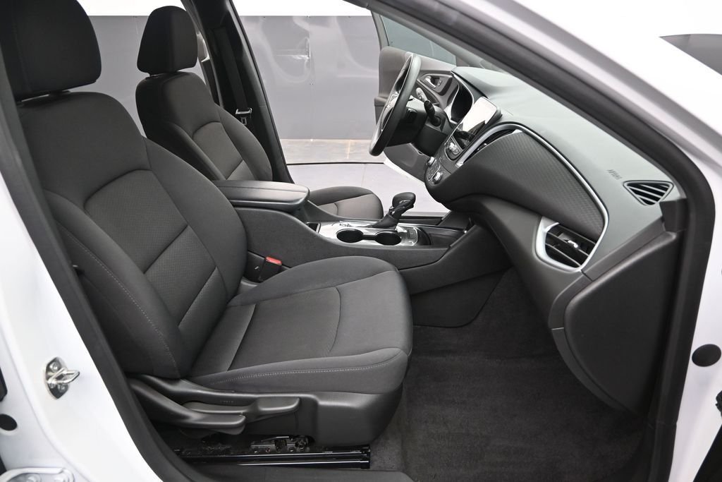 Used 2023 White Chevrolet LT image 27