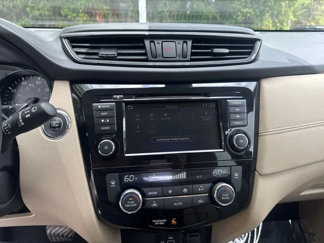 Used 2019 Blue Nissan SL image 20