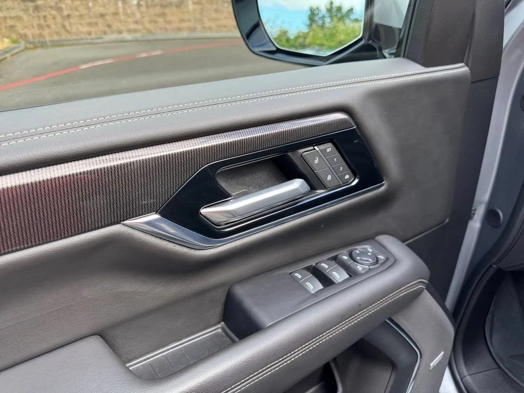 Certified Used 2025 Sterling Metallic GMC Elevation image 11