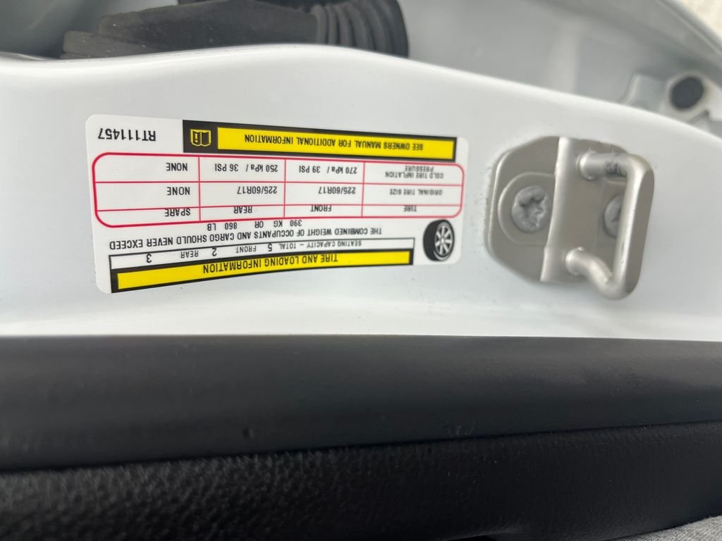 Used 2024 White Jeep Latitude image 23