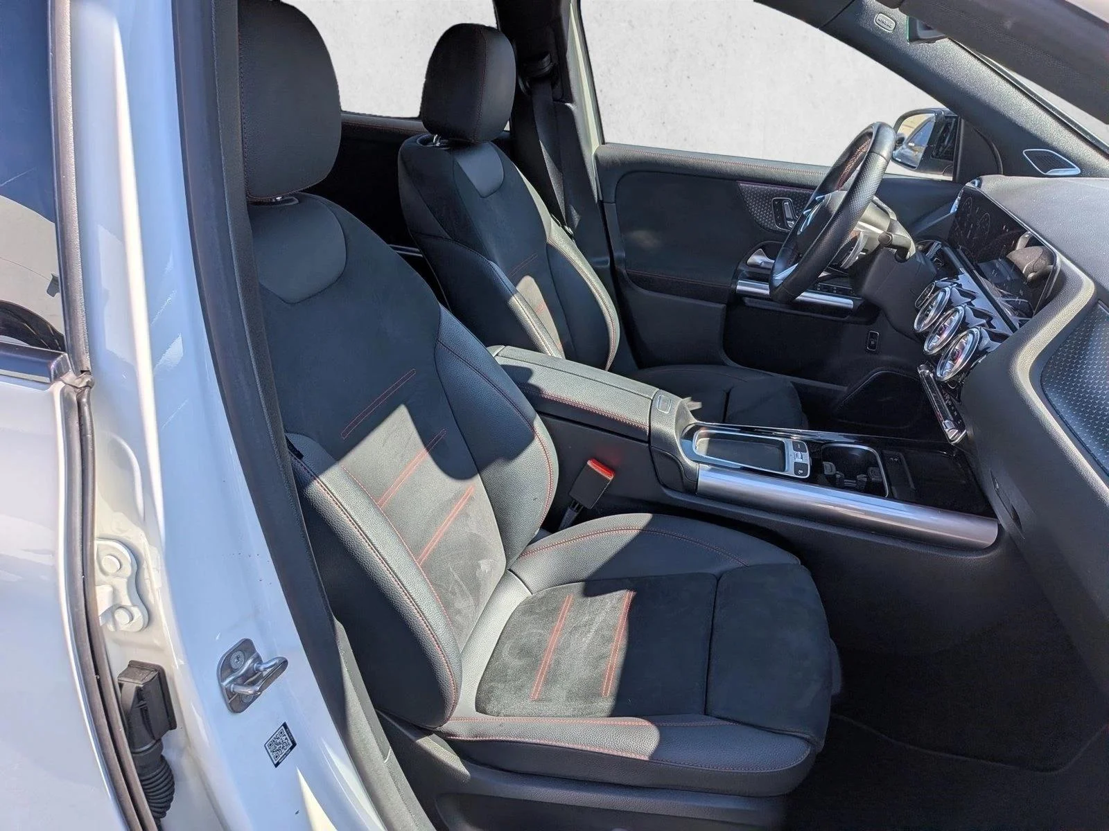 Used 2024 Polar White Mercedes-Benz GLA 250 image 21