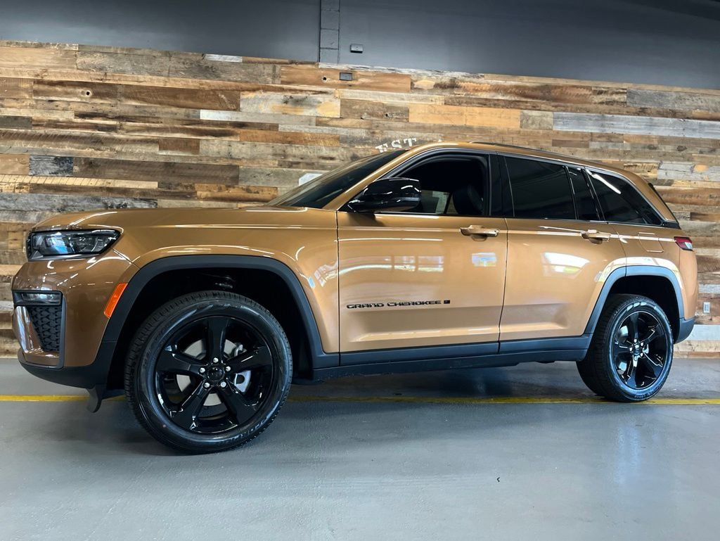 New 2026 Copper Shino Metallic Clear-Coat Exterior Paint Jeep Limited image 15