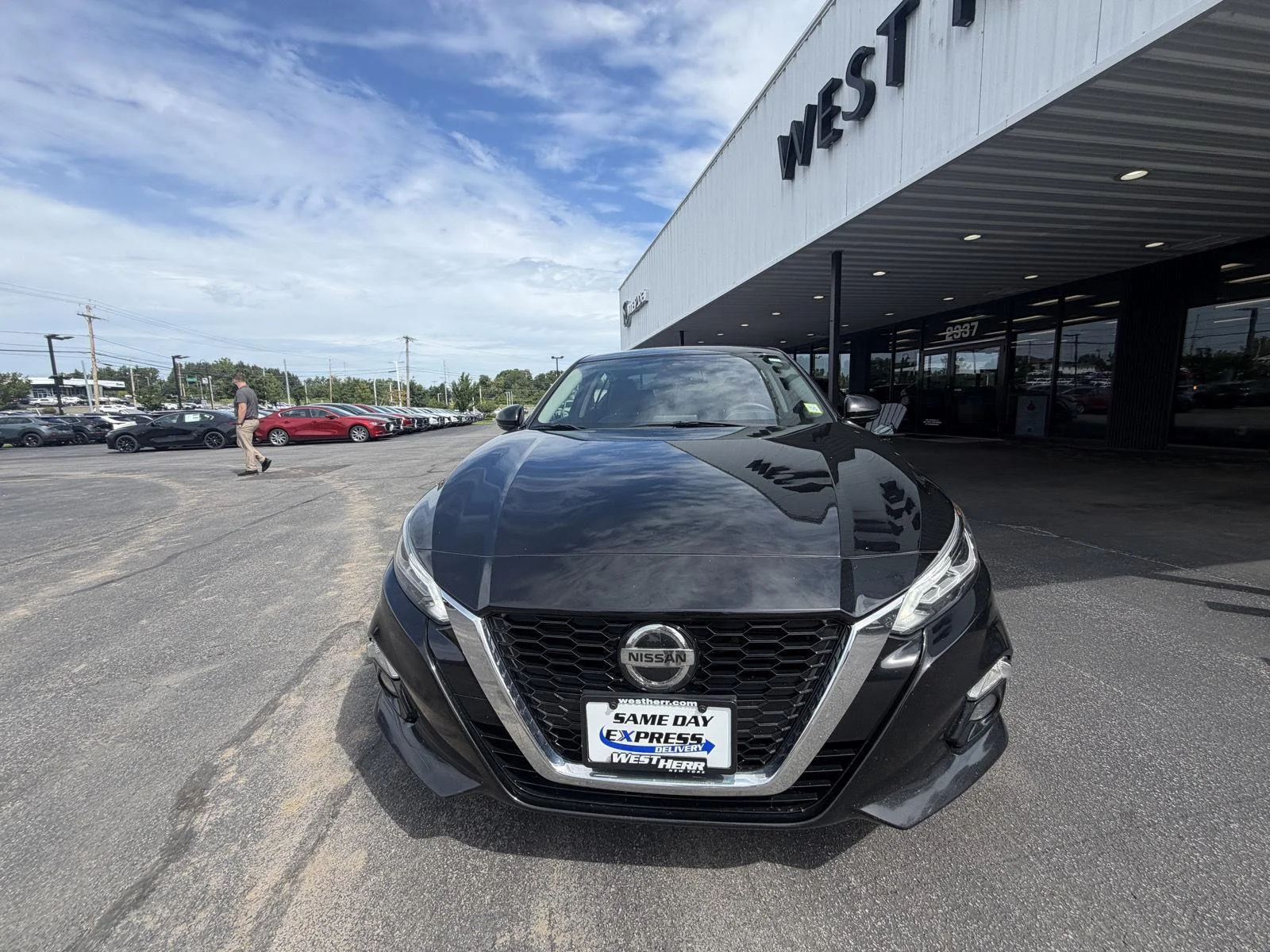 Used 2019 Super Black Nissan 2.5 SL image 6