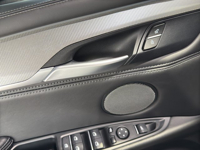 Used 2018 Black BMW  image 13