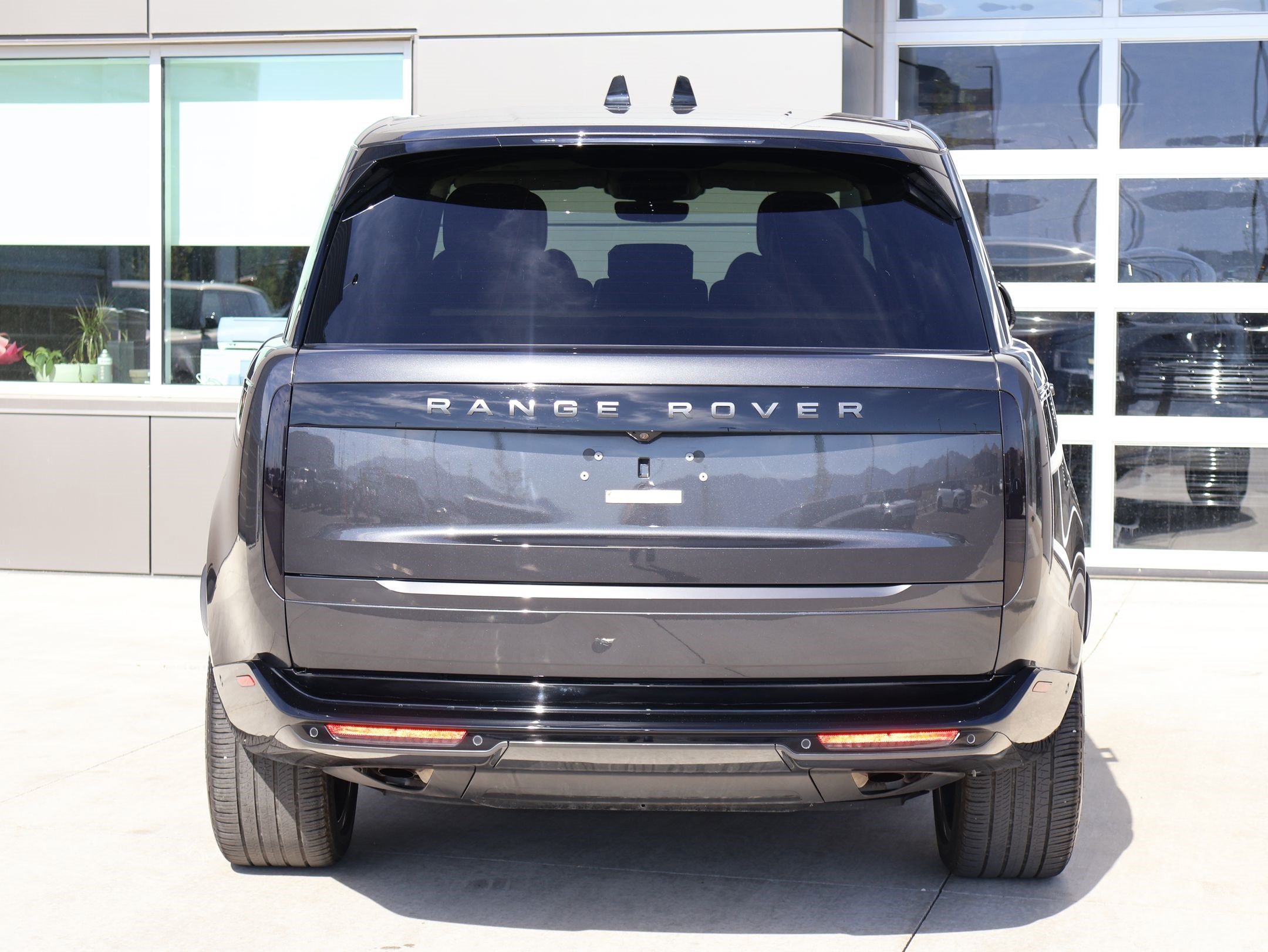 Certified Used 2024 Carpathian Gray Premium Metallic Land Rover SE image 7