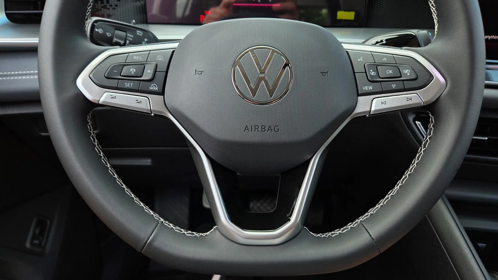 New 2026 Deep Black Pearl Volkswagen SE image 25