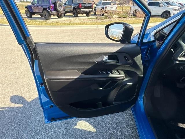 New 2026 Hydro Blue Pearl-Coat Exterior Paint Chrysler Select image 19