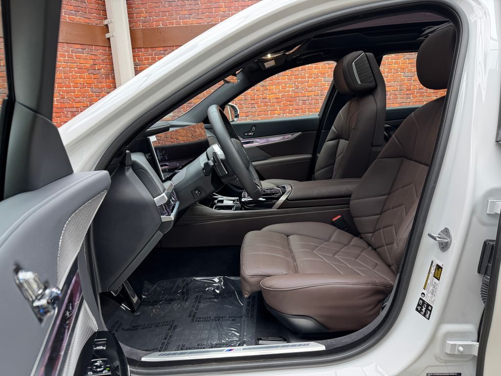 2025 BMW 7 Series 760i - Photo 22