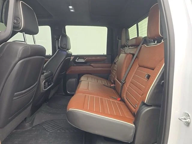 Used 2025  GMC Denali Ultimate image 12