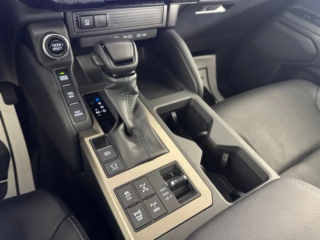 Used 2024 Pearl Toyota Base image 17