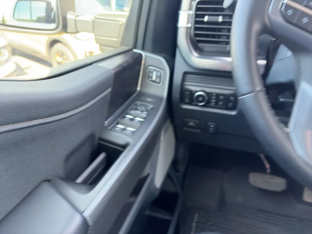Used 2025 Oxford White Ford LARIAT image 22