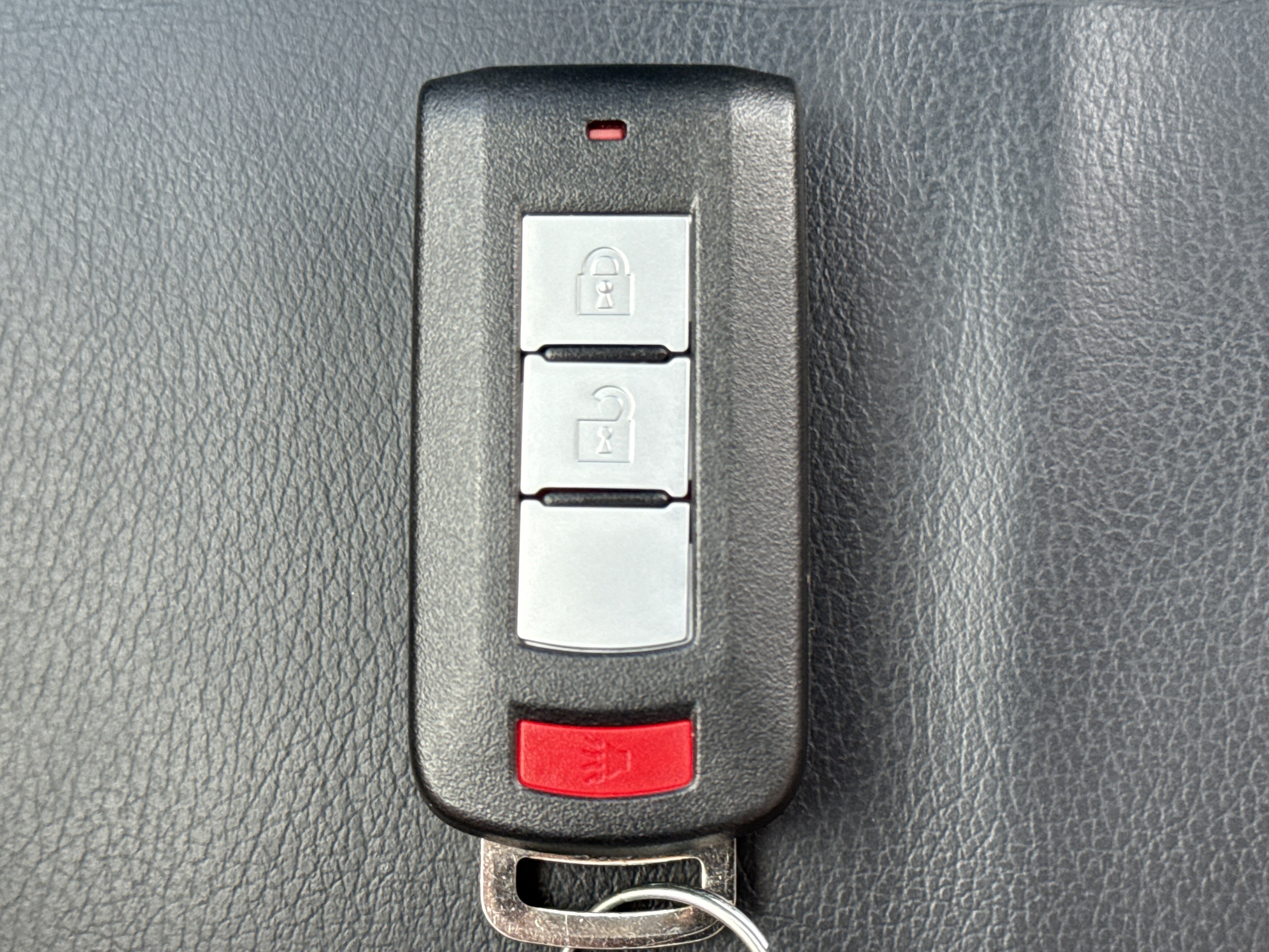 Used 2022  Mitsubishi SE image 26