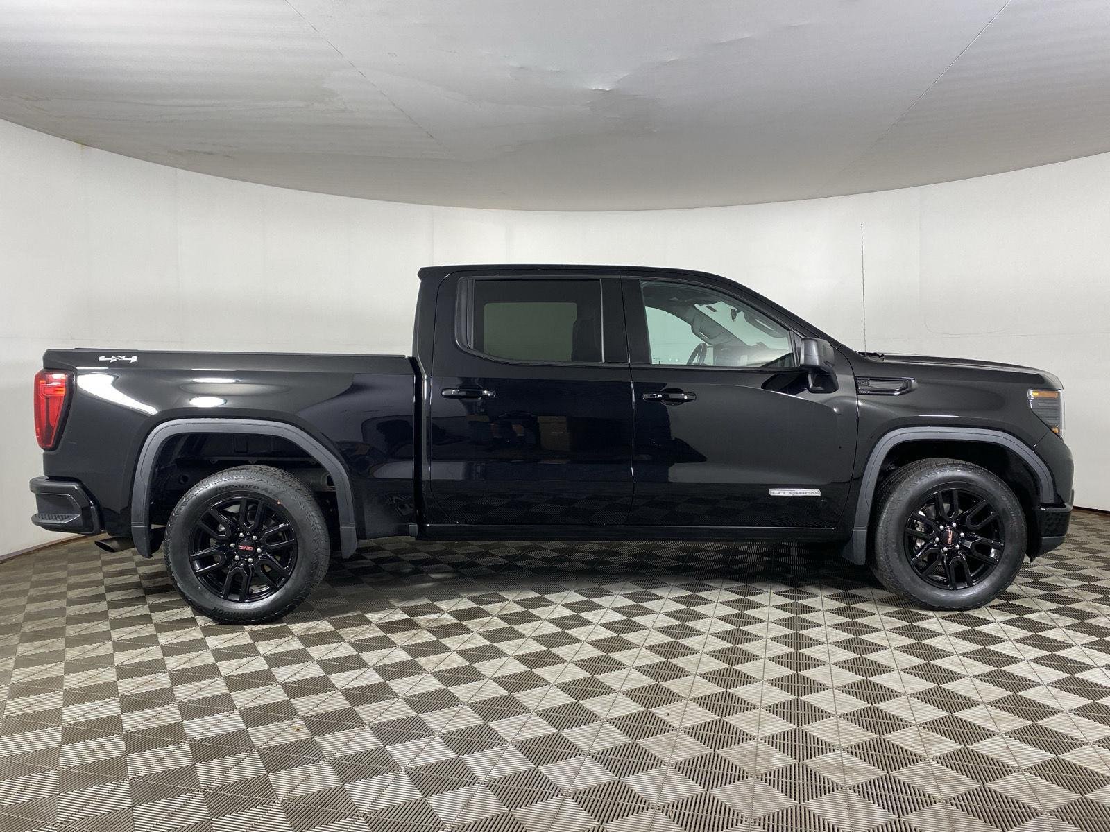 Used 2024 Onyx Black GMC Elevation image 8