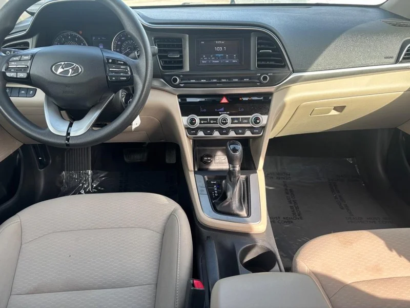 Used 2020 Quartz White Pearl Hyundai SE image 13