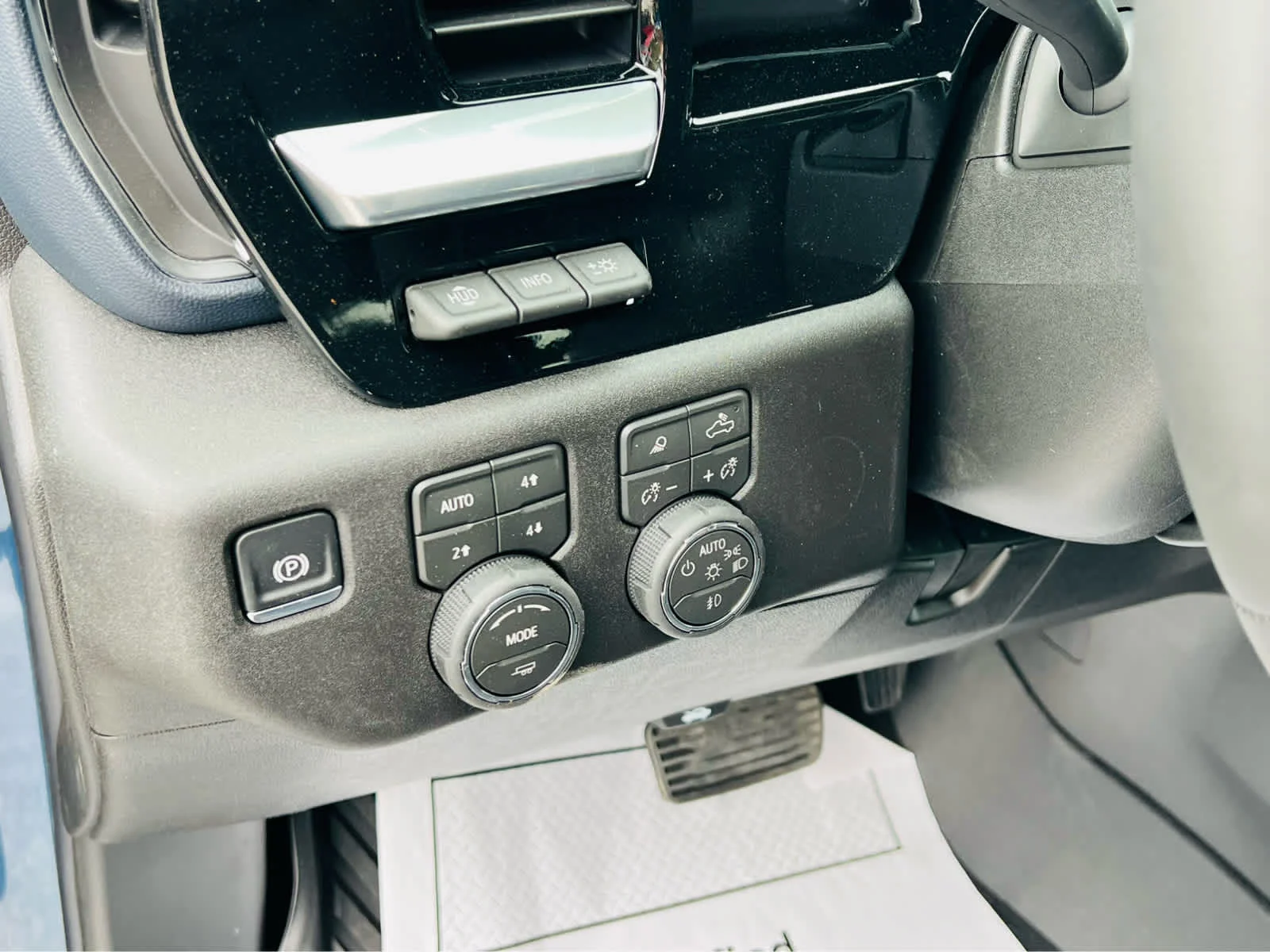New 2026 Lakeshore Blue Metallic Chevrolet High Country image 14