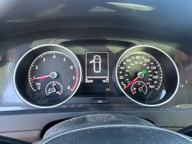 Used 2019 Black Volkswagen SE image 17