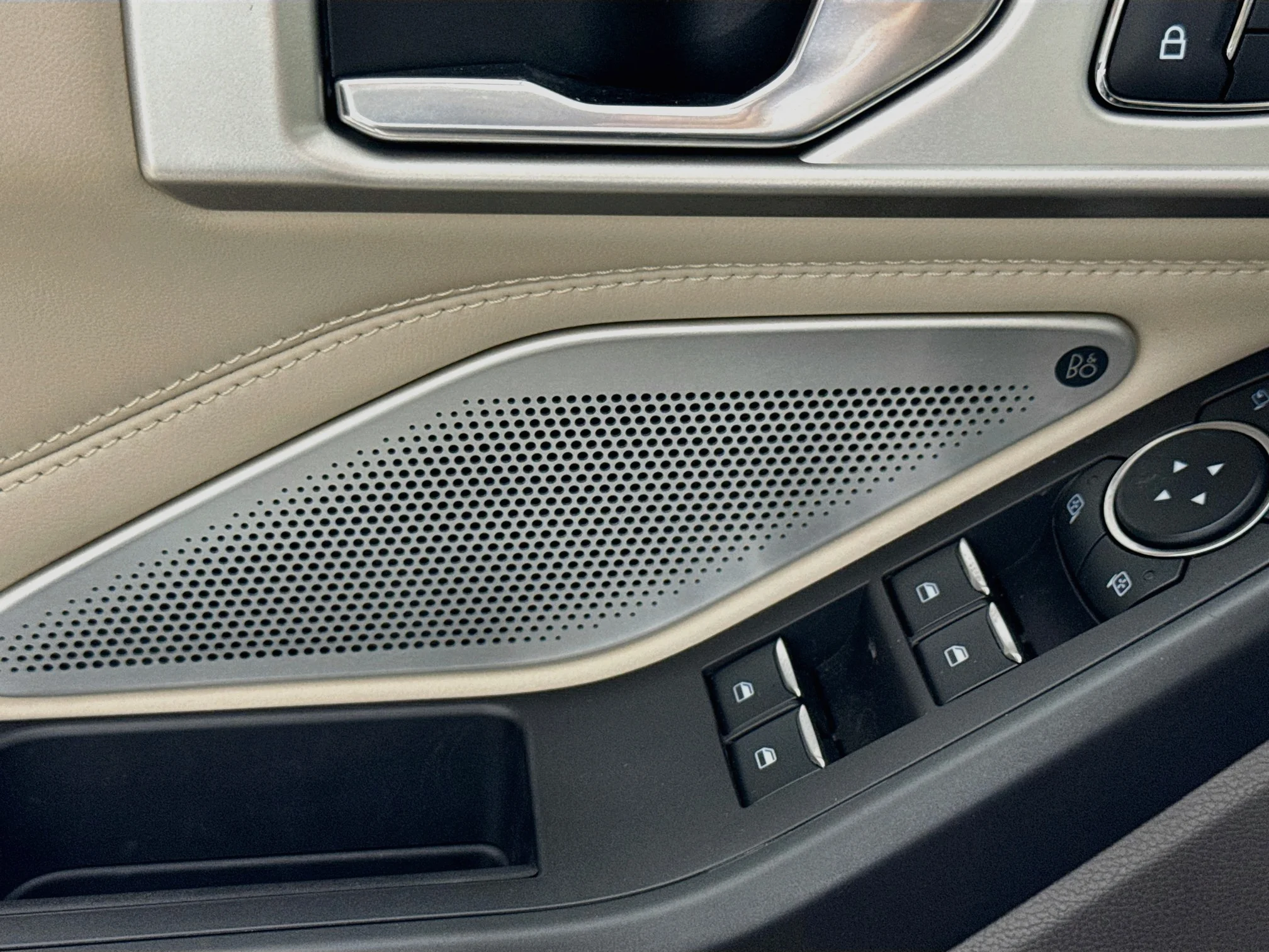 Used 2020 Magnetic Metallic Ford Platinum image 19