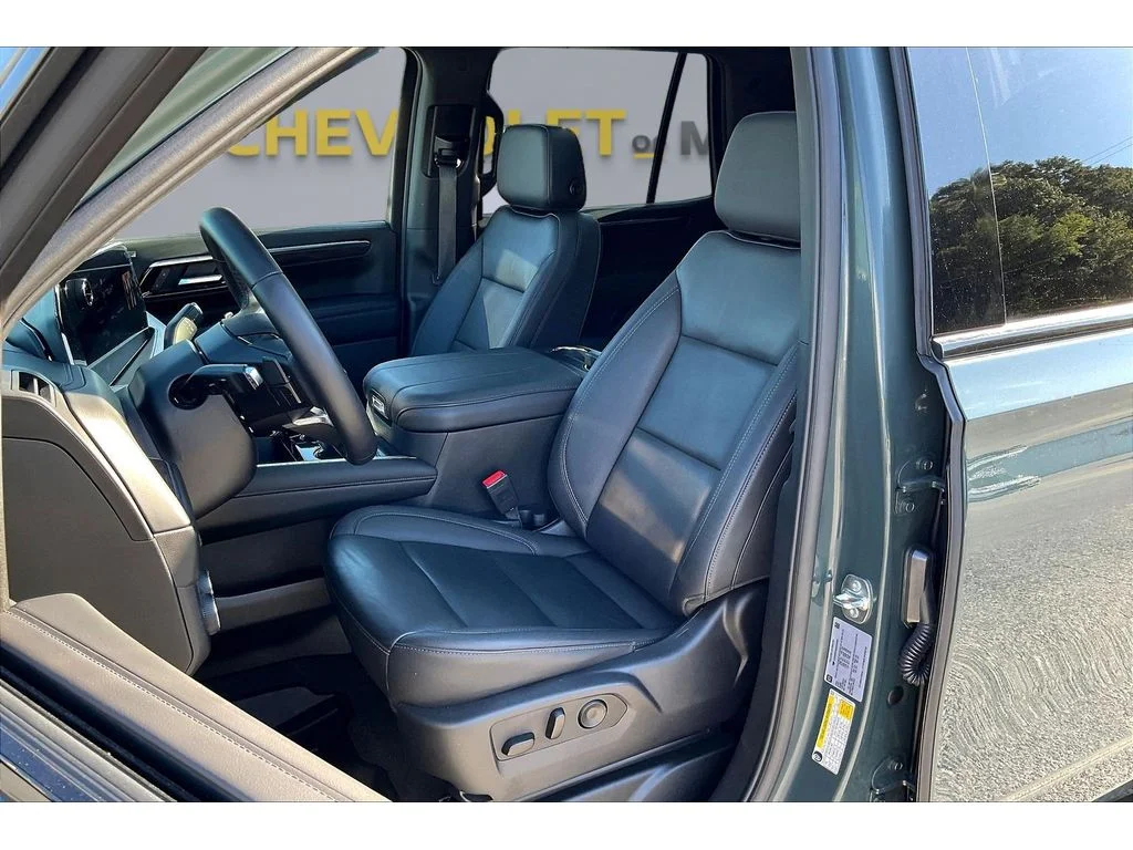Used 2025 Cypress Gray Chevrolet Z71 image 17