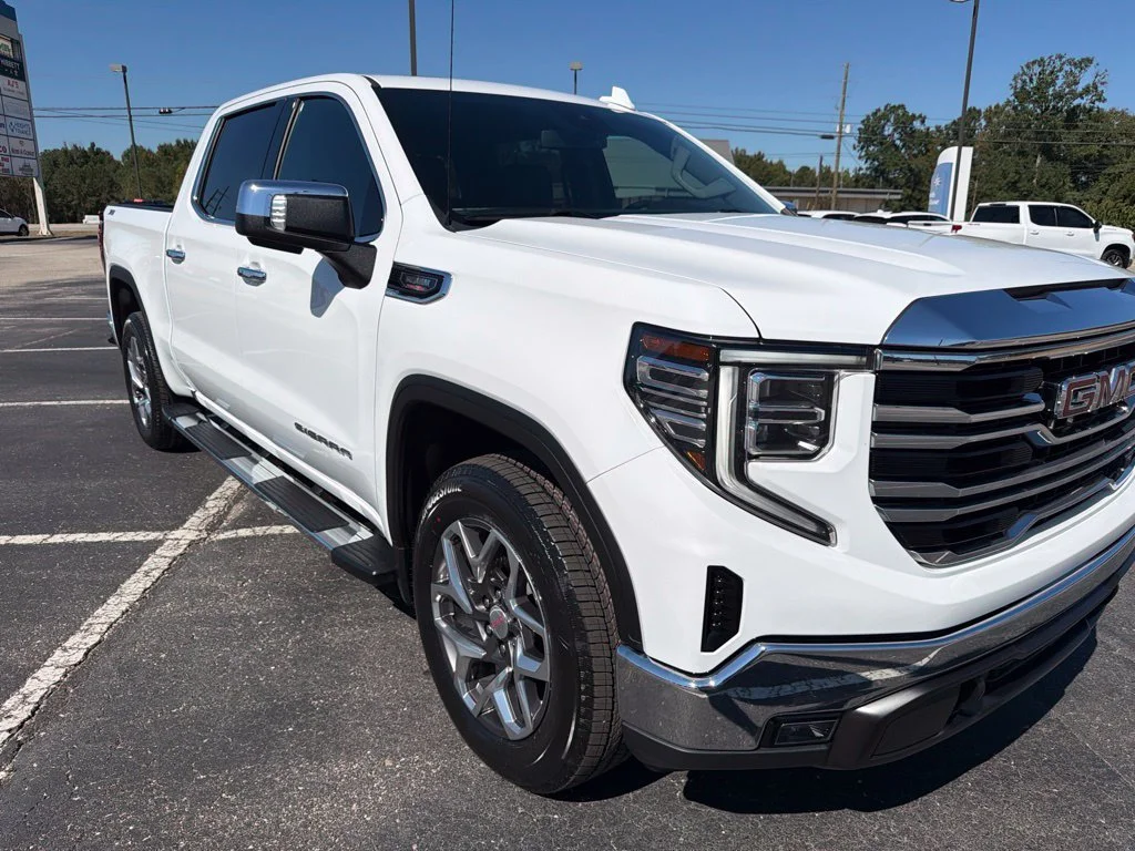 Used 2023 Summit White GMC SLT image 7