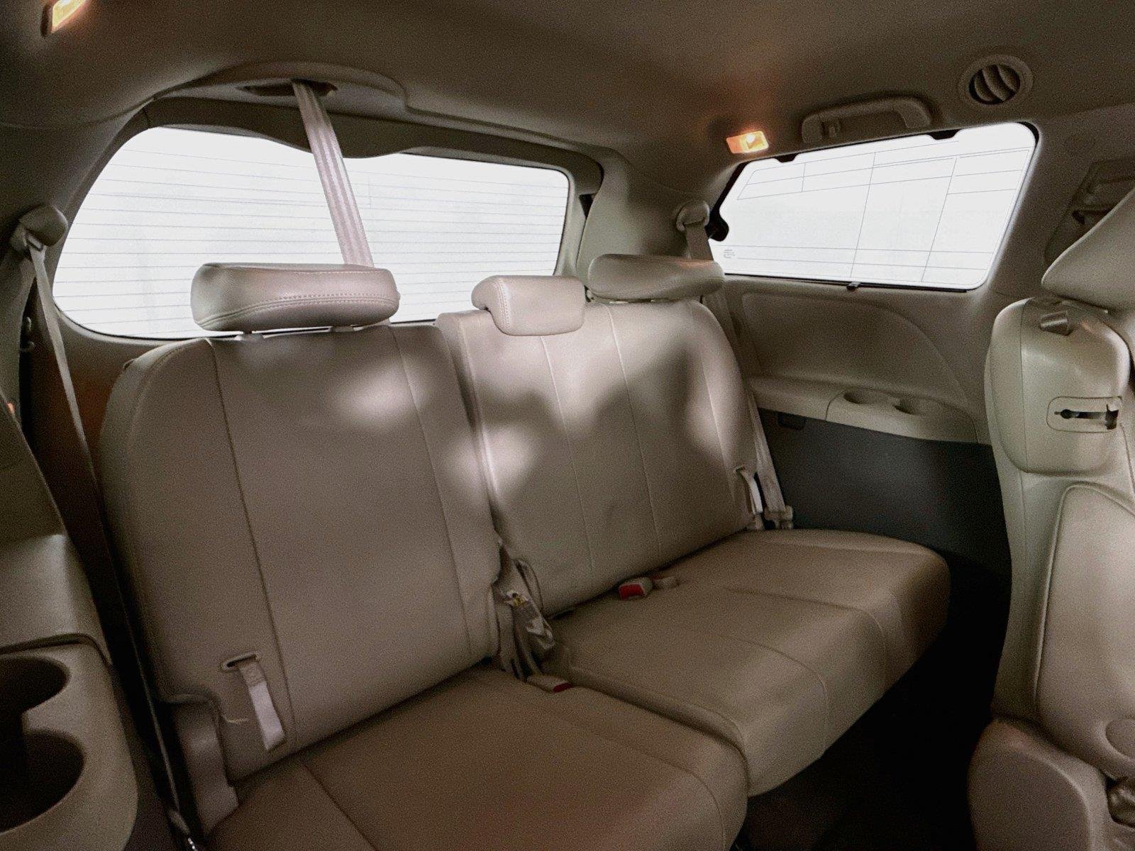 Used 2013 Black Toyota XLE image 41