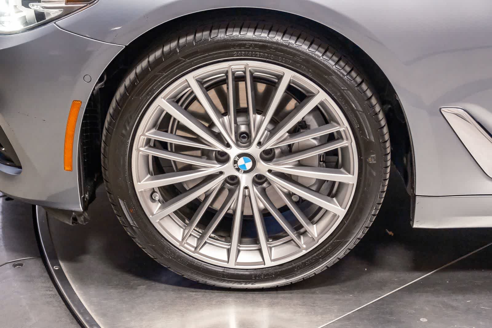 Used 2019 Bluestone Metallic BMW 540i image 10