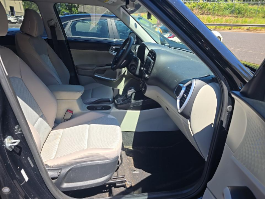 Used 2022 Black Kia LX image 5