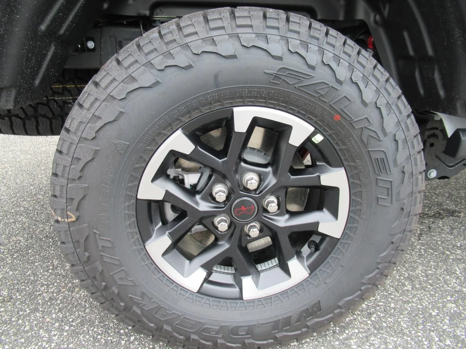 New 2026 Bright White Clear-Coat Exterior Paint Jeep Rubicon X image 8