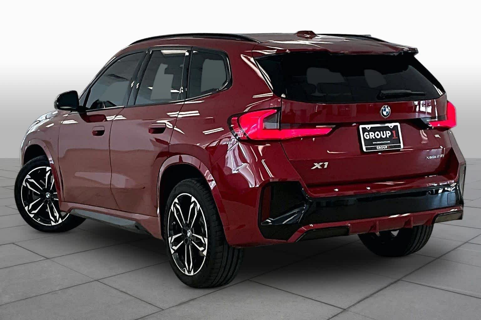Used 2026 Vegas Red Metallic BMW xDrive28i image 11