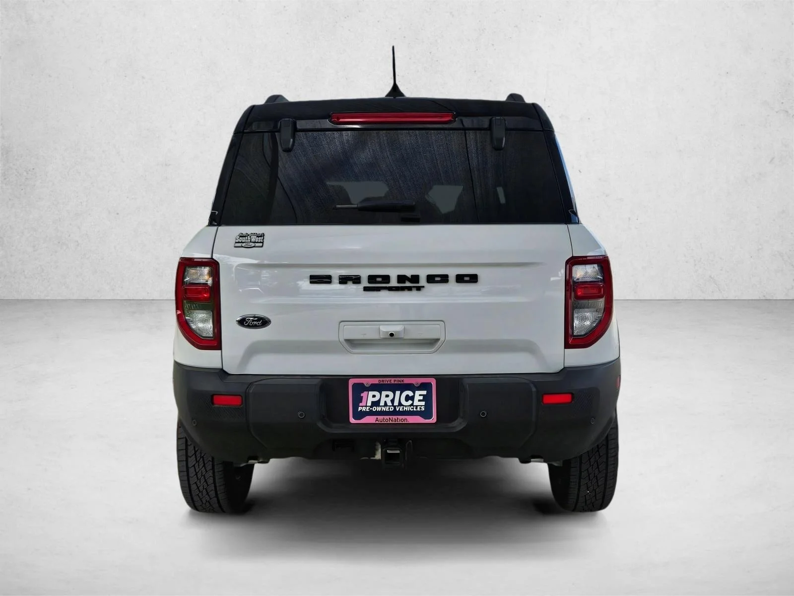 Used 2025 Oxford White Ford Badlands image 6