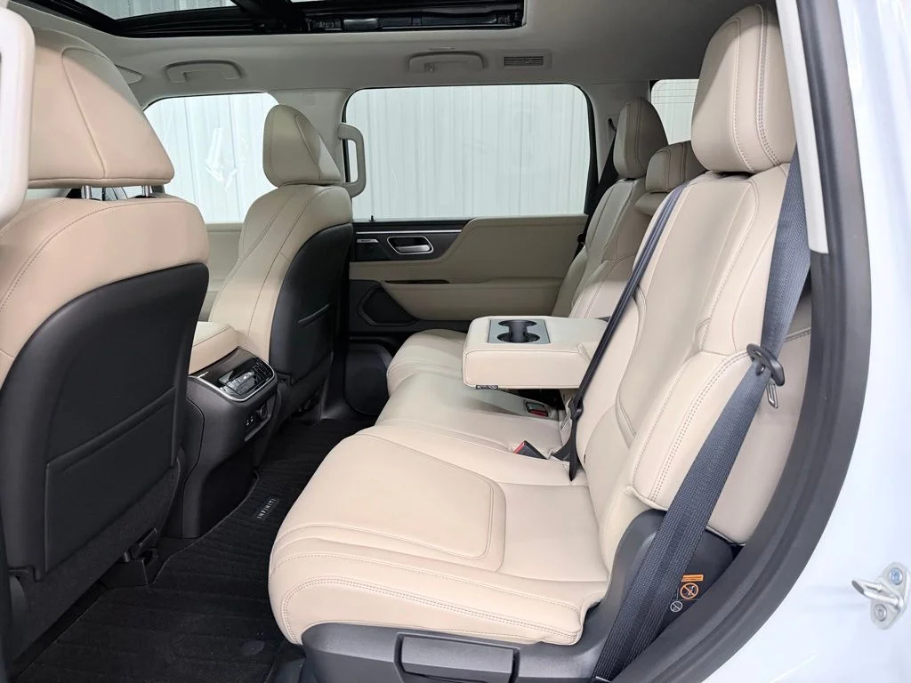 Used 2026 White INFINITI PURE image 32