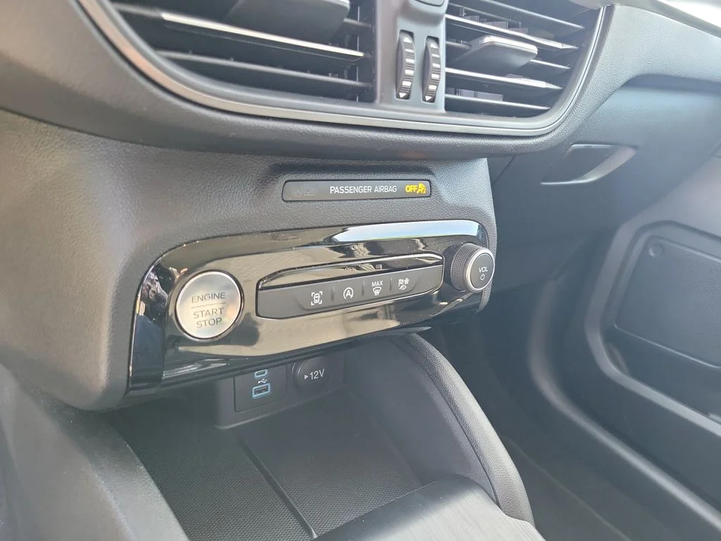 Used 2023 White Ford Active image 25